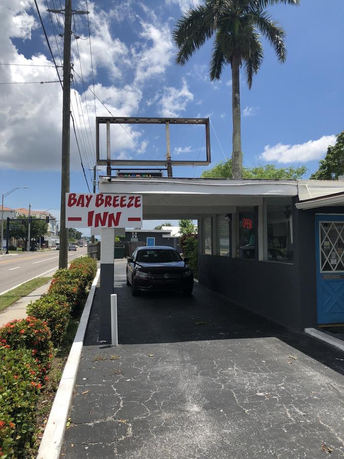 Bay Breeze Inn Bradenton Downtown Exterior photo